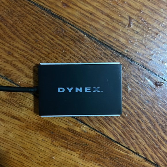Dynex DX-CR212 3 in 1 compact memory card adapter reader - Picture 4 of 4